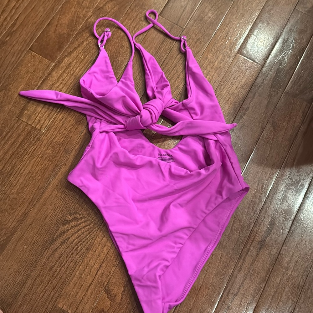 Tularosa One Piece with Cut out. Small